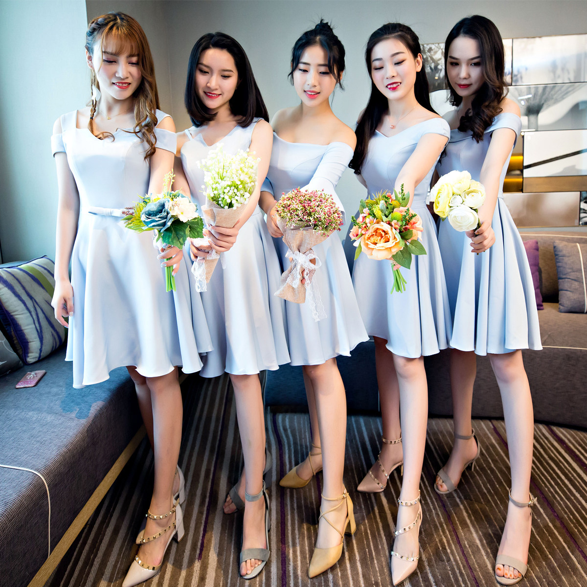 一折伴娘服短款 连衣裙_短款伴娘服姐妹团2018春夏新款一字肩蓝色