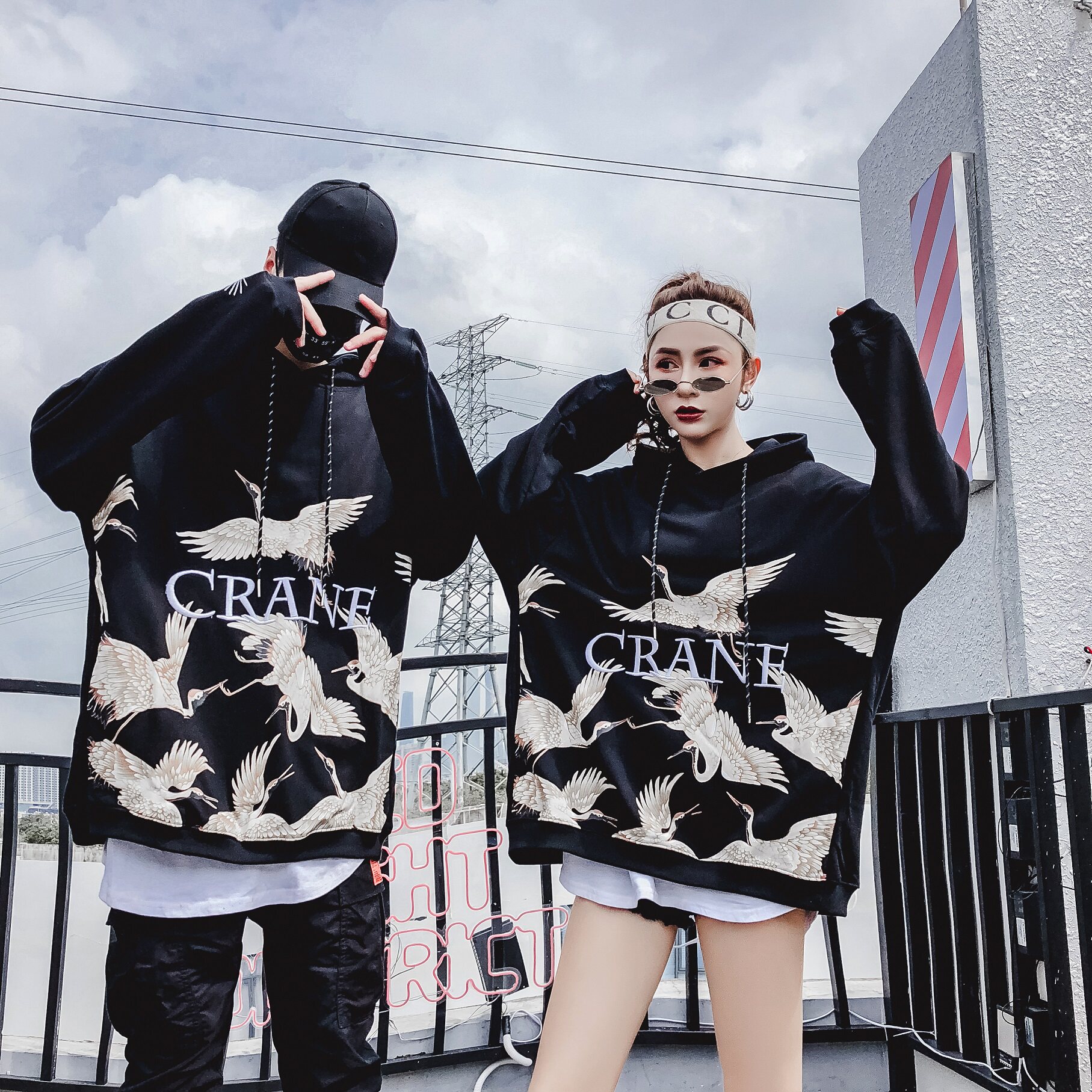 特价刺绣卫衣_国潮牌情侣装刺绣仙鹤连帽卫衣男女oversize嘻哈ins超火