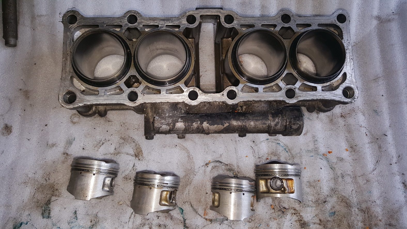 套缸中缸活塞环缸筒气缸体铃木踏板车套缸 7 hj125t 适用豪爵红巨星
