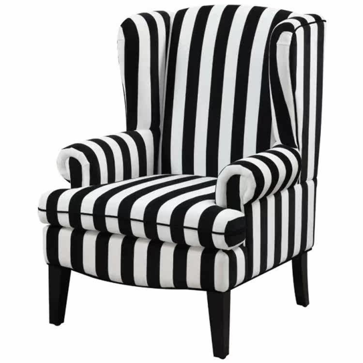 黑白拼接的沙发是比较大胆的尝试,基本就奠定了家具的整体格调.