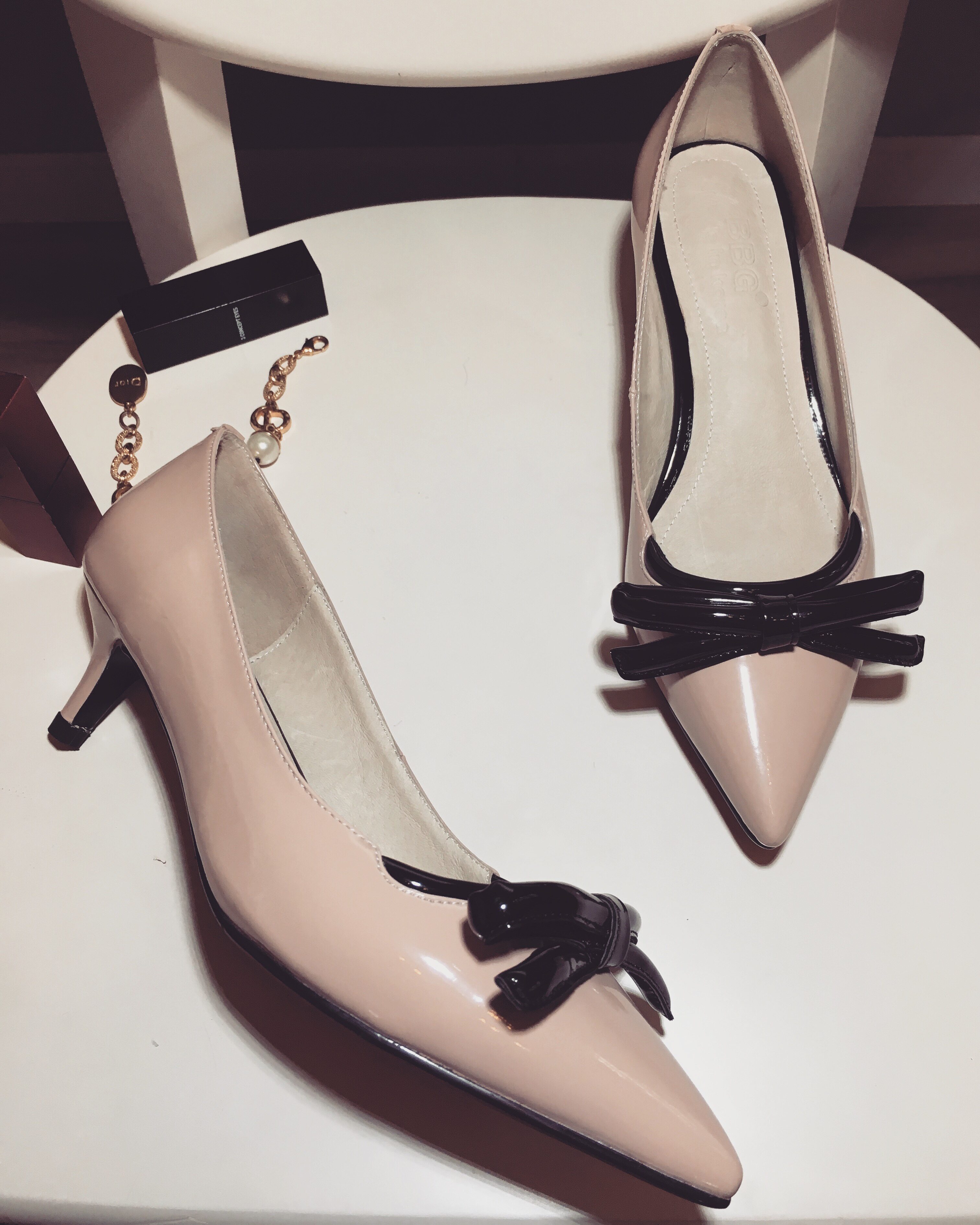 b家正版 里外全皮蝴蝶结漆皮低跟单鞋 女细跟小跟矮跟浅口高跟鞋