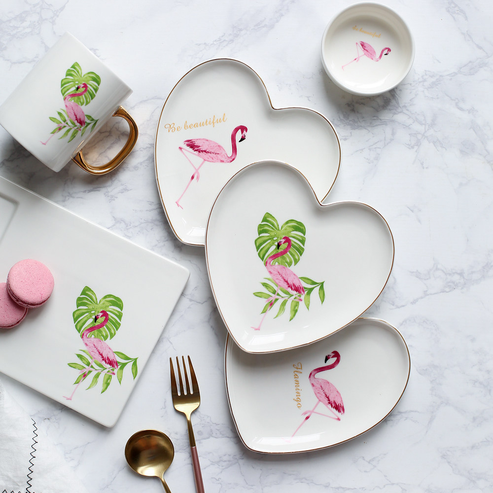 去购买 当洁白无暇的骨瓷圆盘遇上粉色火烈鸟,清新雅致的点缀,没有过