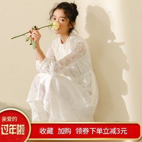 白色长袖连衣裙搭配裤子