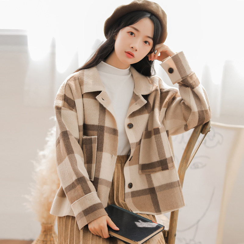 热销格子大衣女短款_森女文艺复古短款格子毛呢外套女秋冬季2018新款