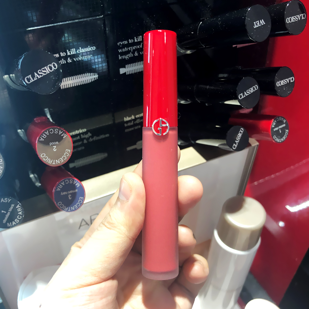 靓黛里_靓猪妆房 armani/阿玛尼2019春季限量磨砂瓶红管唇釉204/410