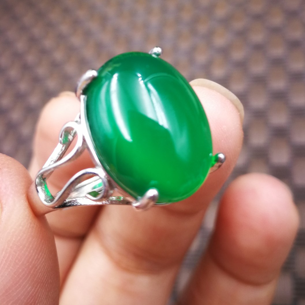 热销玉髓戒指_天然玛瑙玉髓帝王绿色旦面镶嵌镀925银开口戒指女款饰品