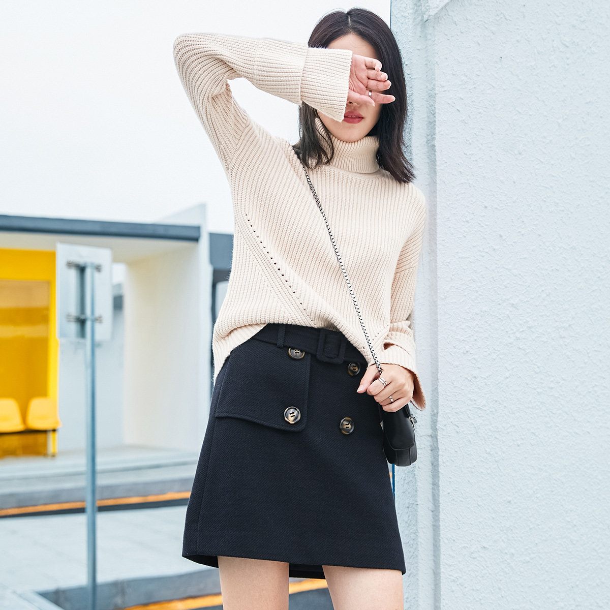 对白腰带纽扣装饰毛呢半身裙女 2017秋冬新款