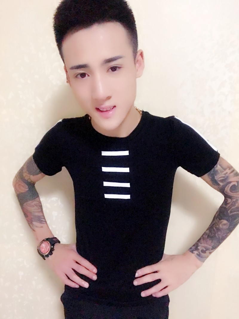 快手红人同款短袖t恤男士修身半袖潮流男紧身网红社会人精神小伙