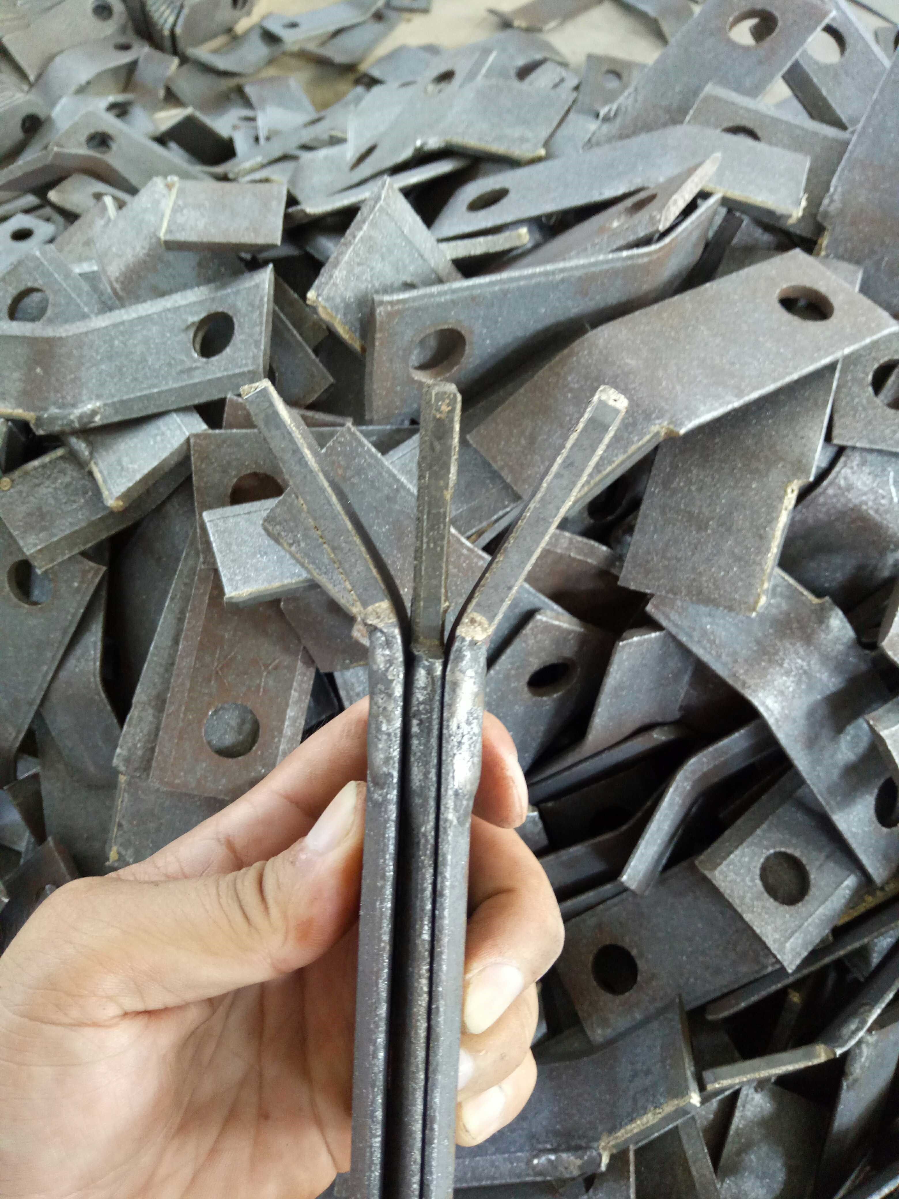 特价农机配件_农机配件玉米秸秆还田粉碎机耐磨王开元合金甩刀片赵县