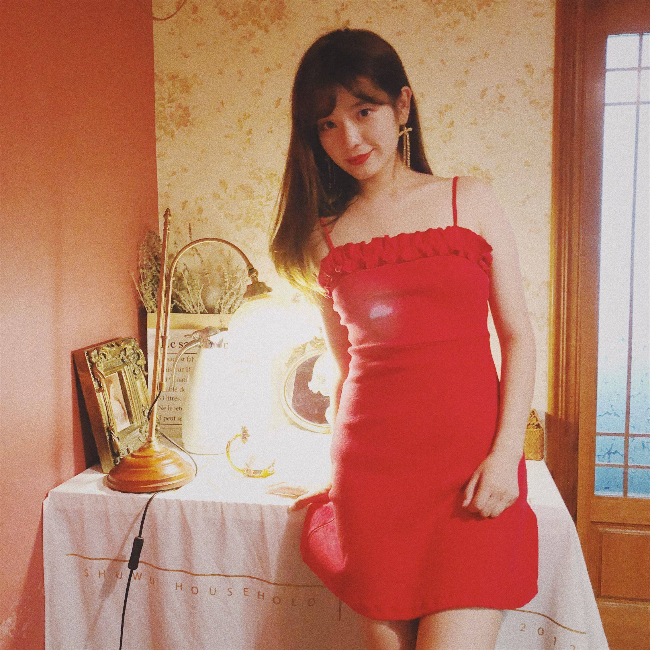 特价小红裙修身_港星红裙 18秋木耳边弹力修身裙vintage显瘦吊带裙小