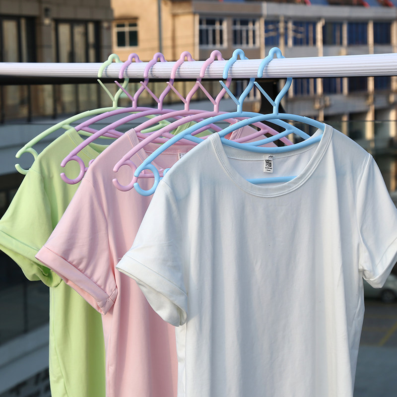 衣服保养有方法,衣架还你整齐