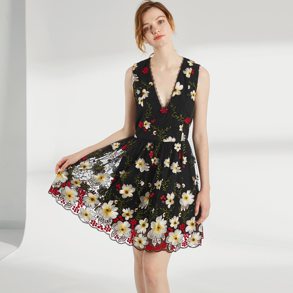 一场美丽的邂逅,清新雅致的印花连衣裙浪漫小碎花,色调搭配,很有法式