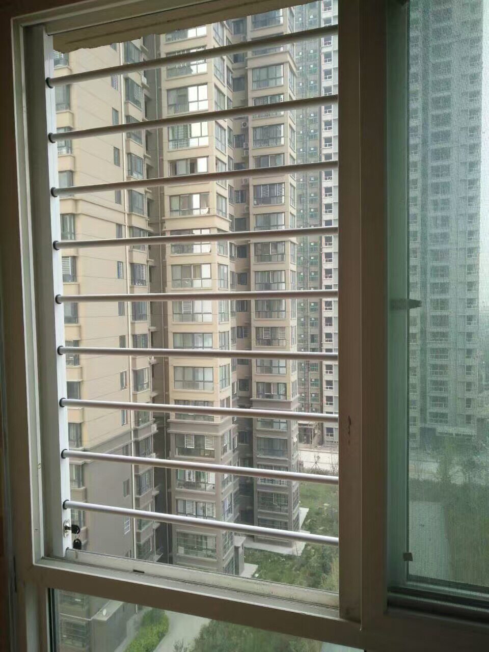 西安儿童防盗网隐形防护网阳台防护窗拆卸防护栏带纱窗铝合金窗花