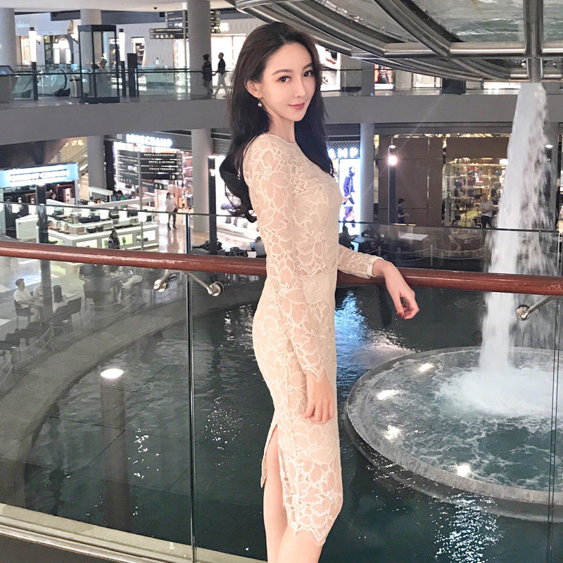 让女性更显的优雅端庄,立体式的裁剪可以更好的展现女性诱惑的曲线,不