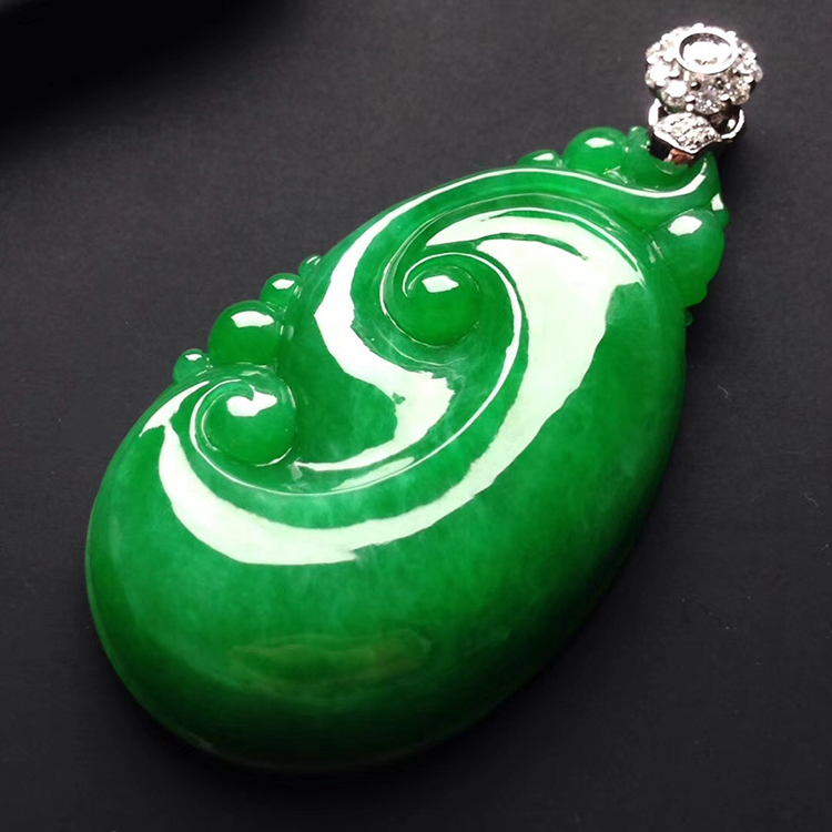 翡翠如意吊坠镶嵌 18k