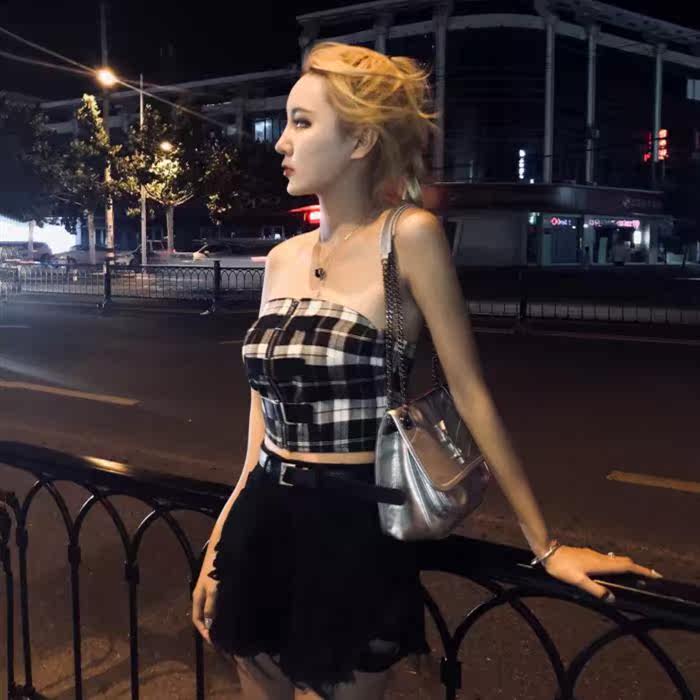 社会女衣服精神女快手红人黑暗萝莉大美同款韩版气质短款抹胸潮流