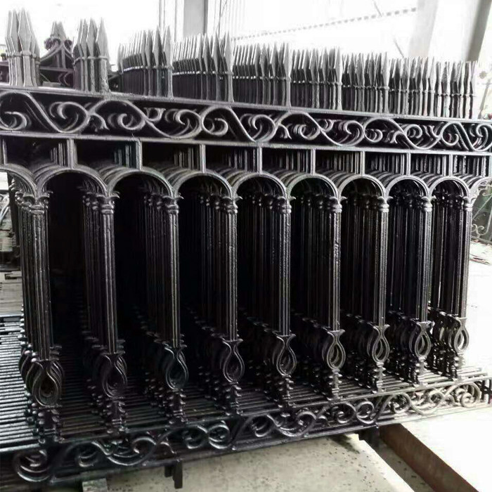 优惠券后381元,铸铁护栏 家用玛钢围栏 别墅铁艺围墙栏杆 室外铁栅栏