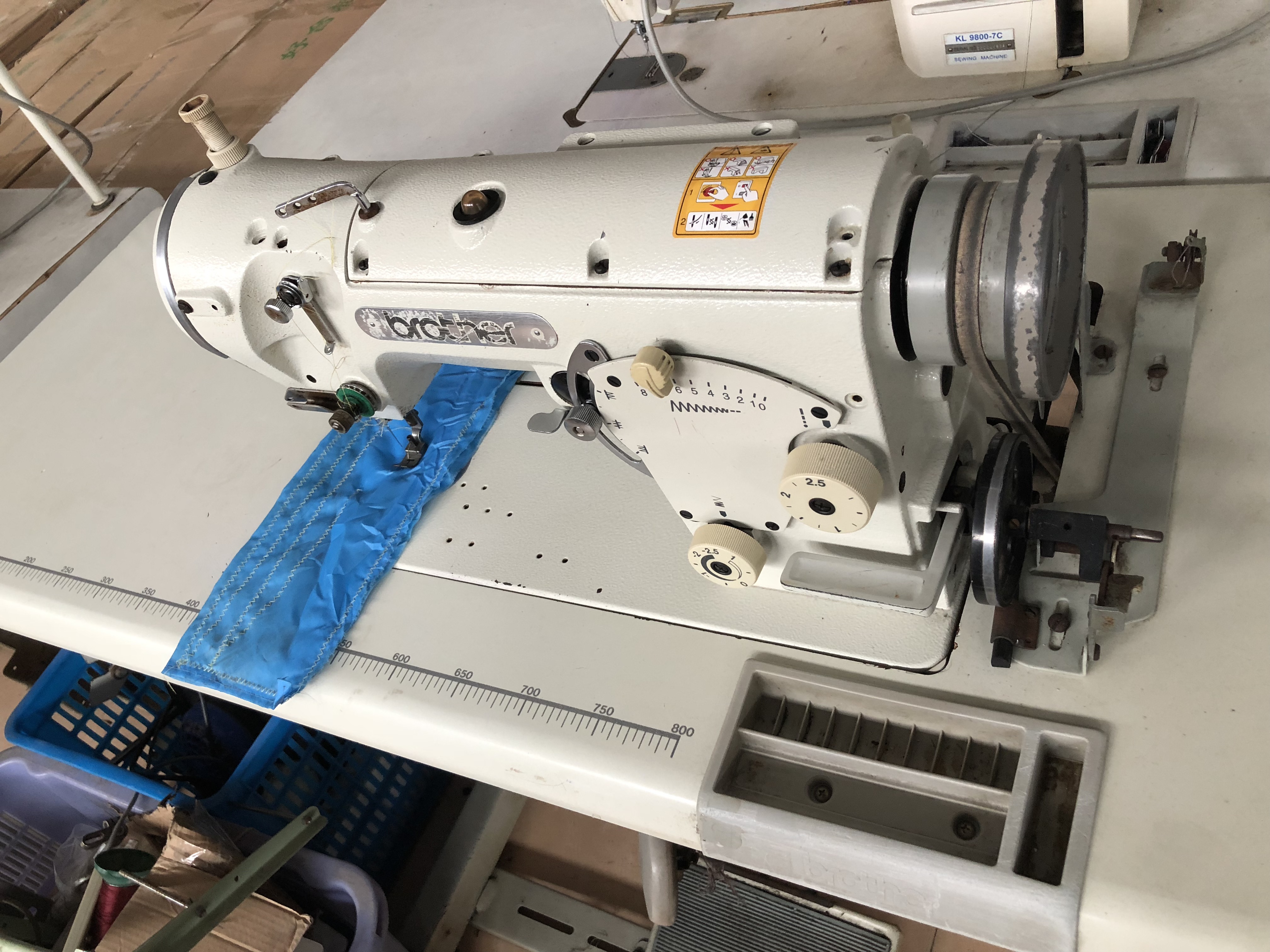 热销二手工业缝纫机_二手工业缝纫机兄弟人字车三角针一步两点曲折