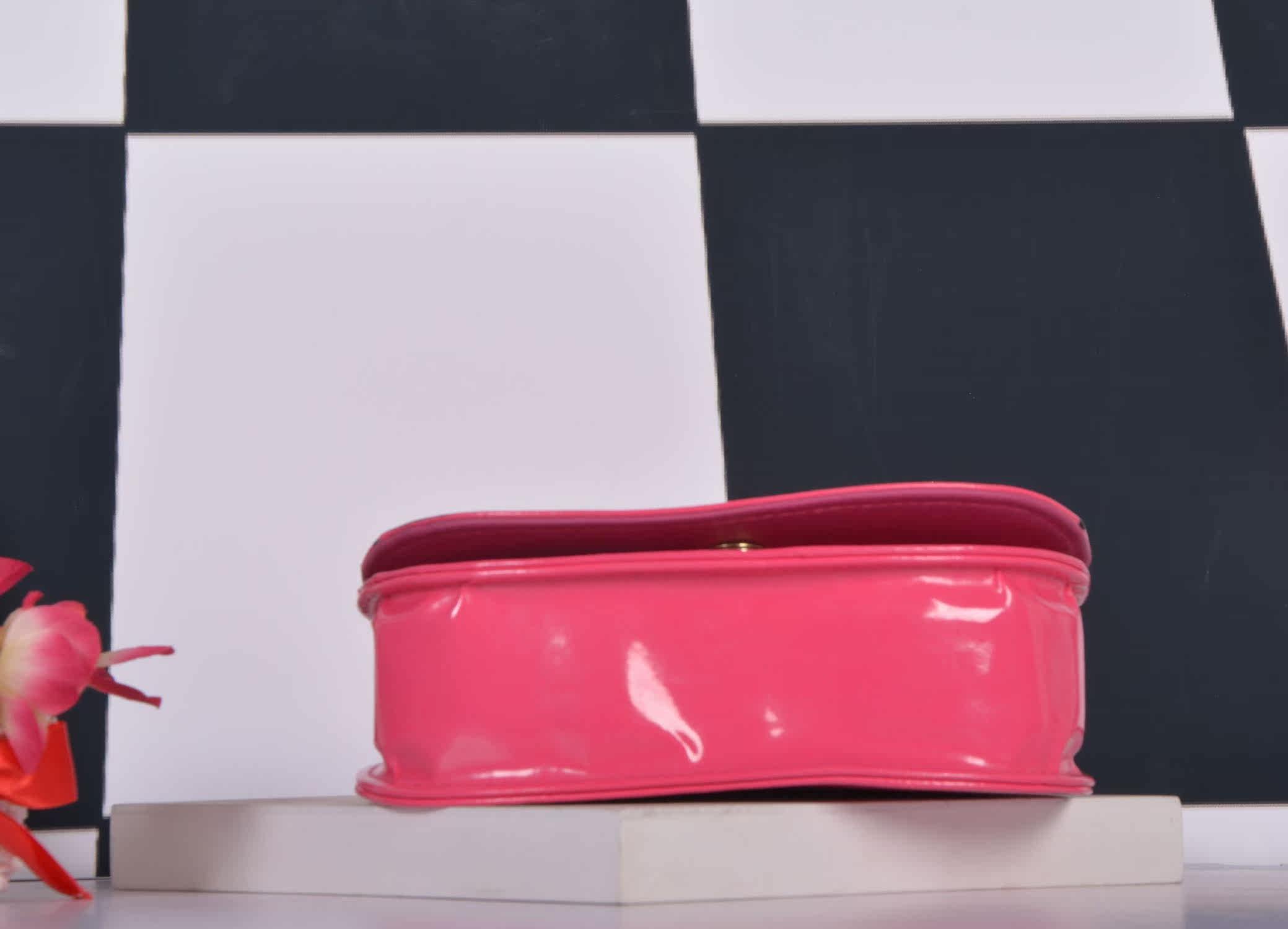 女士斜挎包30--40岁