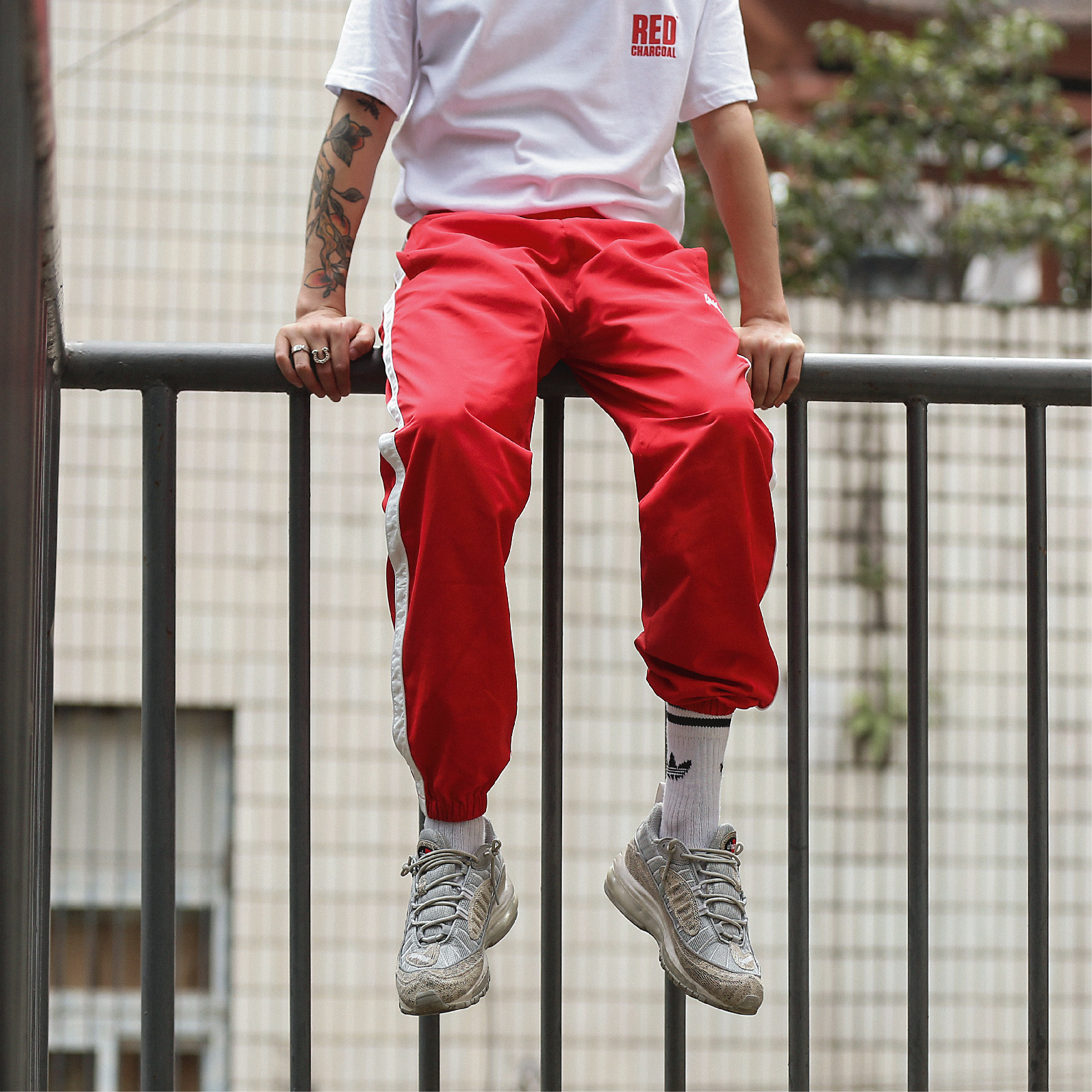 chinism 2017秋季新品两色运动裤侧边条纹宽松小脚休闲裤潮男长裤