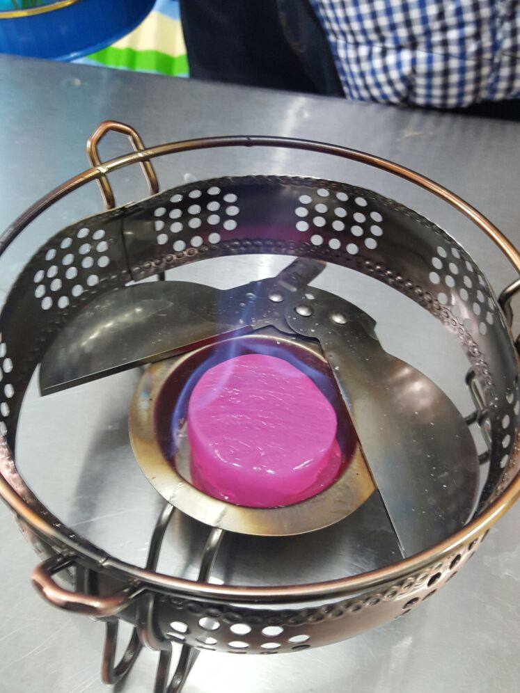 热销固体酒精膏炭精火锅蜡干锅蜡块炉燃料90块/盒