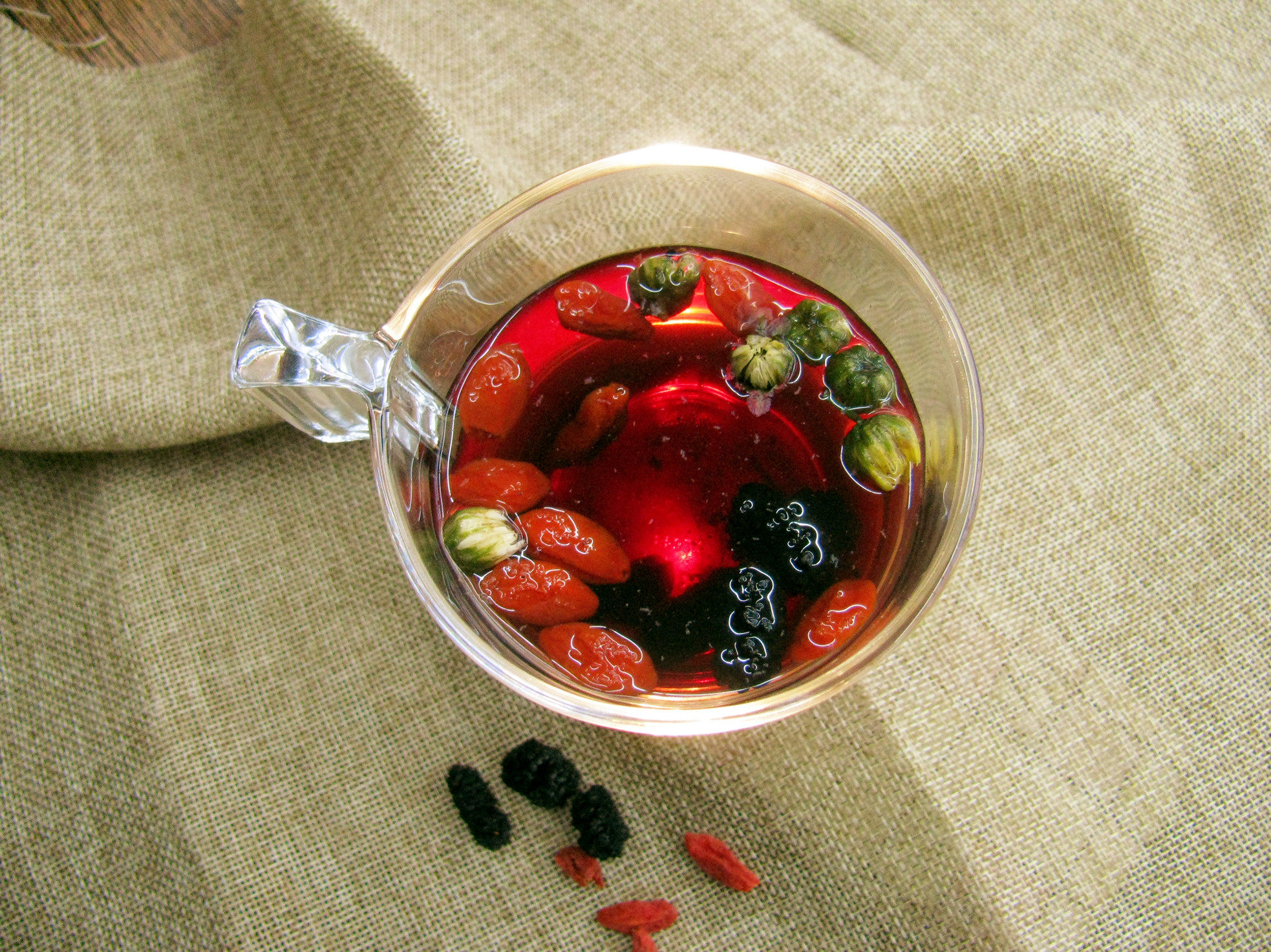 桑葚枸杞菊花茶