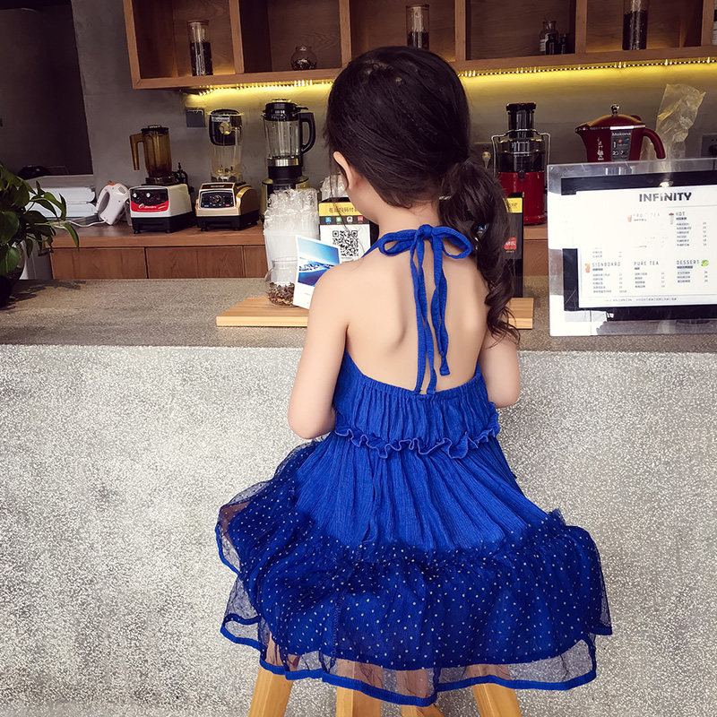女童露背裙,美到走路带风