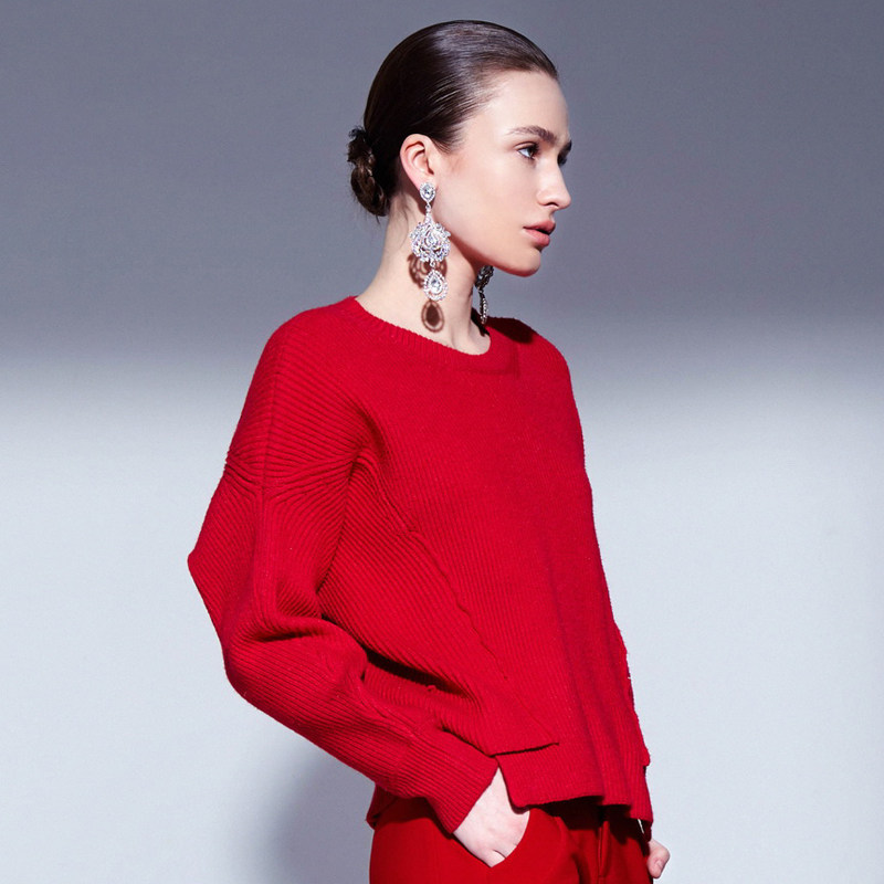 设计师victoria wang红色呢vw刺绣不规则套头毛衣2018早春新品