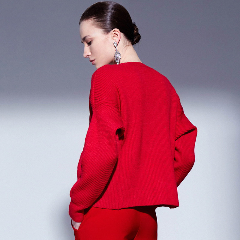 设计师victoria wang红色呢vw刺绣不规则套头毛衣2018早春新品