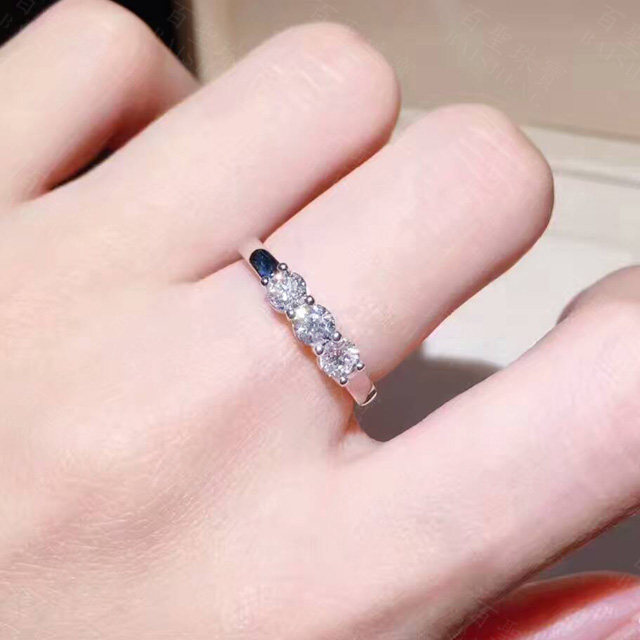 百圣珠宝18k黄白金经典排镶钻戒3颗57分群镶钻石戒指女款专柜正品