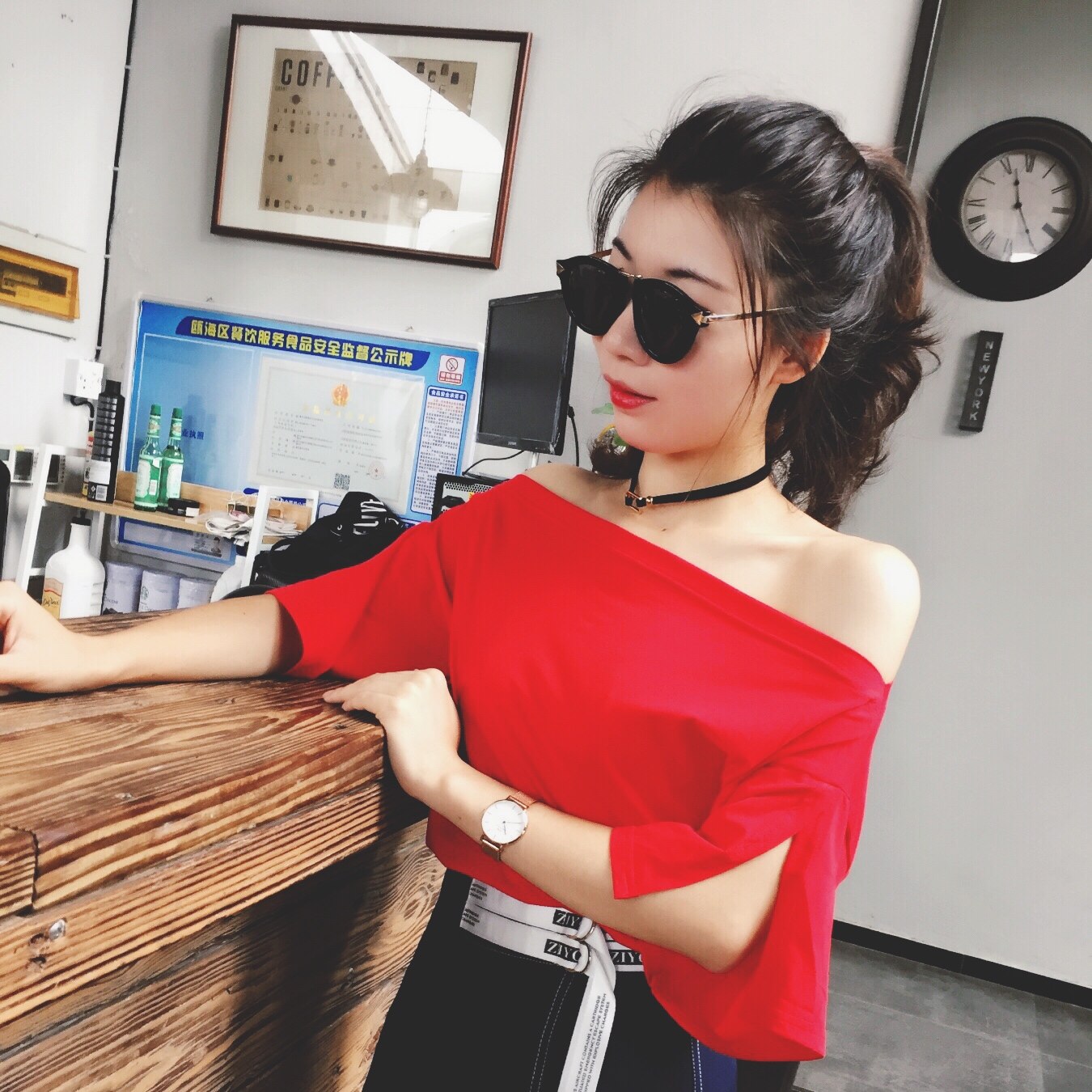 chic风一字肩t恤,引领着夏日新时尚