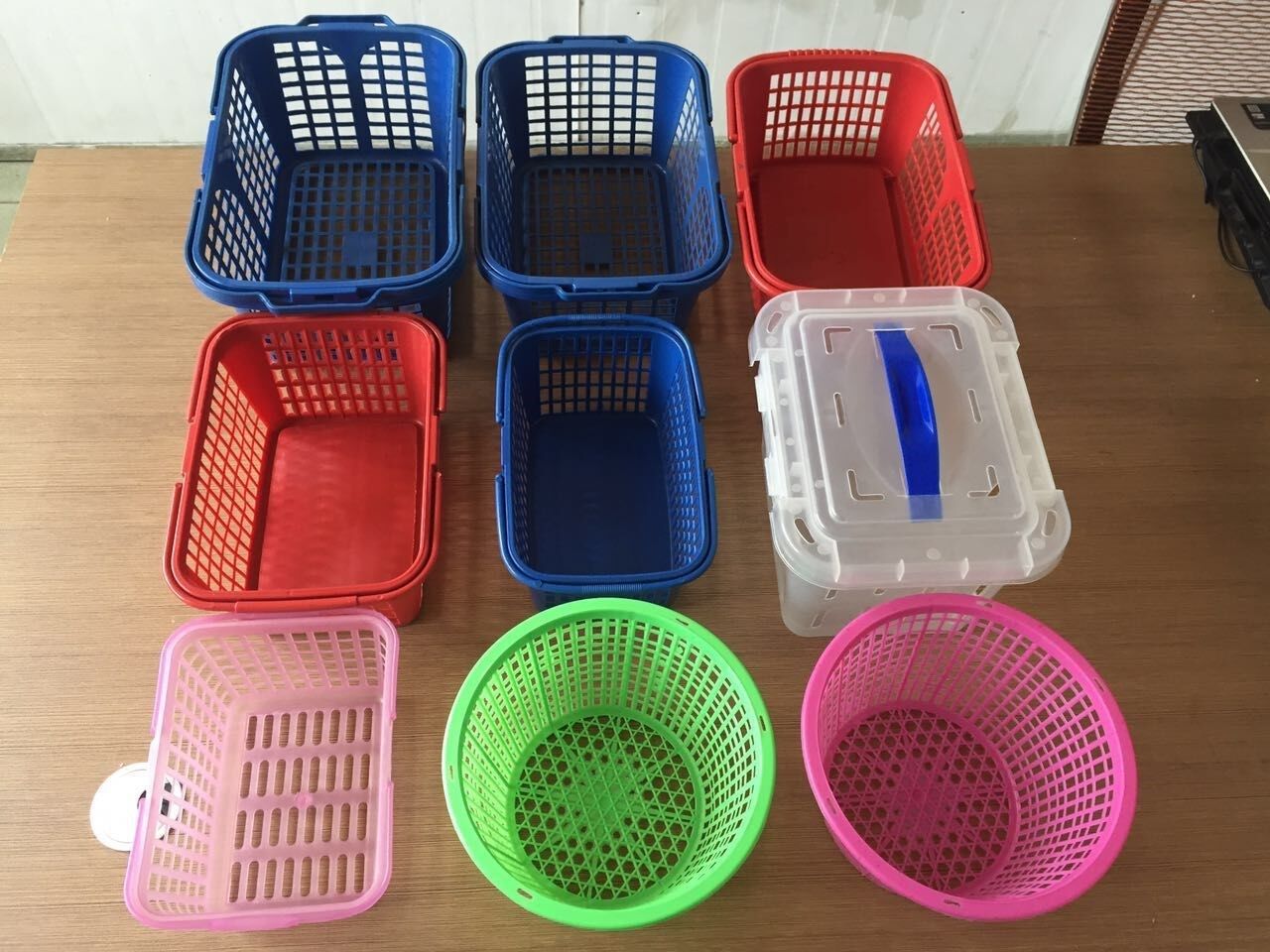 一折塑料篮子批发_采摘蓝子蔬菜篮批发圆篮子水果草莓实惠塑料手提