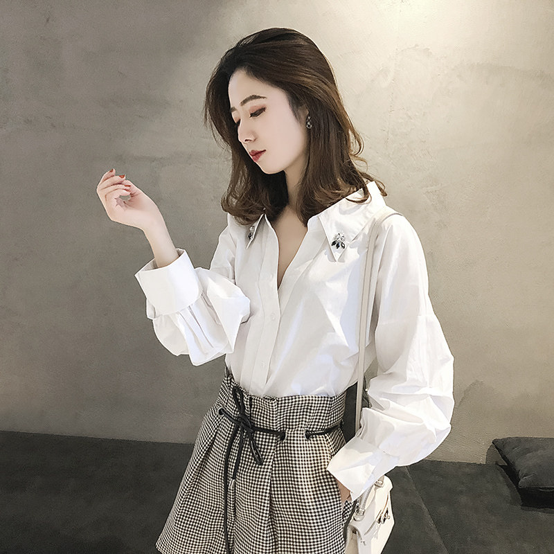 2018春装新款设计感灯笼袖白衬衫女宽松长袖不规则个性心机上衣潮