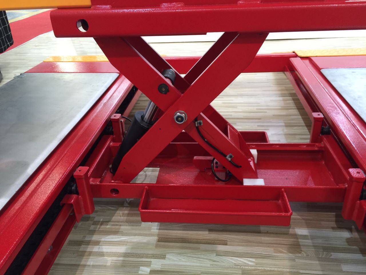 大梁校正仪整板工字钢钣金修复平台二次举升底盘升降举升机