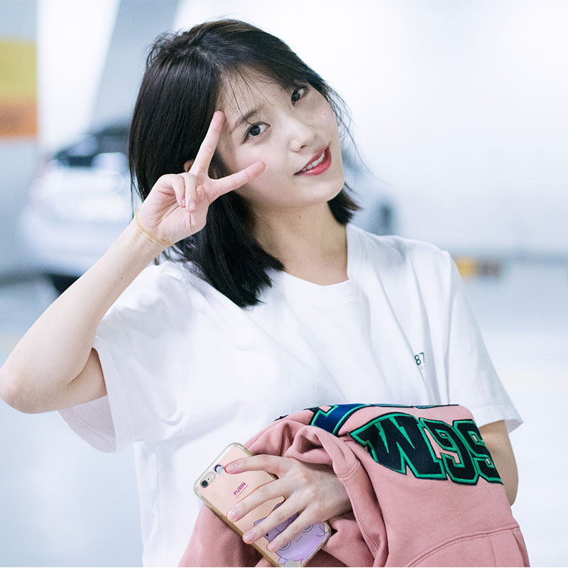 iu同款_iu李知恩明星同款机场韩圆领宽松休闲字母印花短袖纯棉t恤上衣