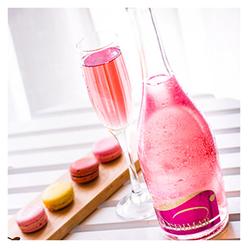 粉红甜气泡葡萄酒