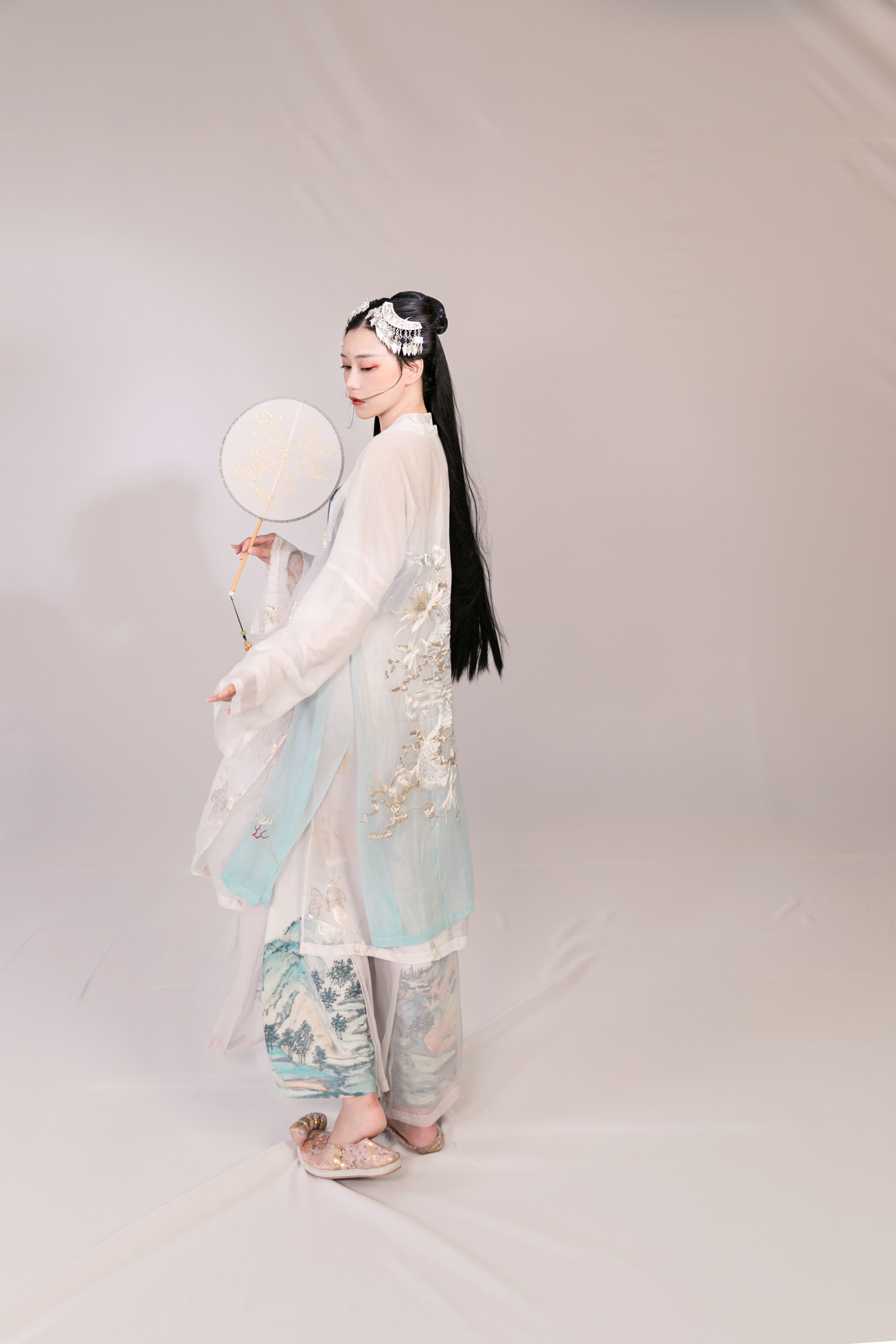 褙子宋裤抹胸绣花女装春夏款限量-云中君