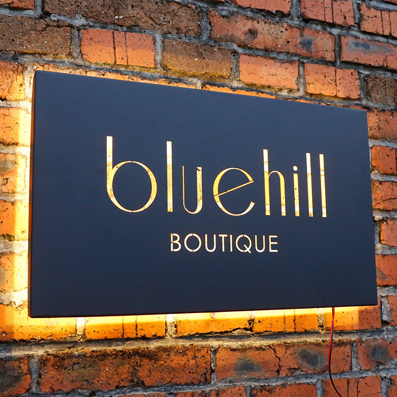 一折发光字led灯_个性镂空创意灯箱led背光铁艺招牌户外金属发光字