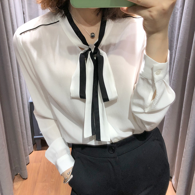蝴蝶结领带衬衫