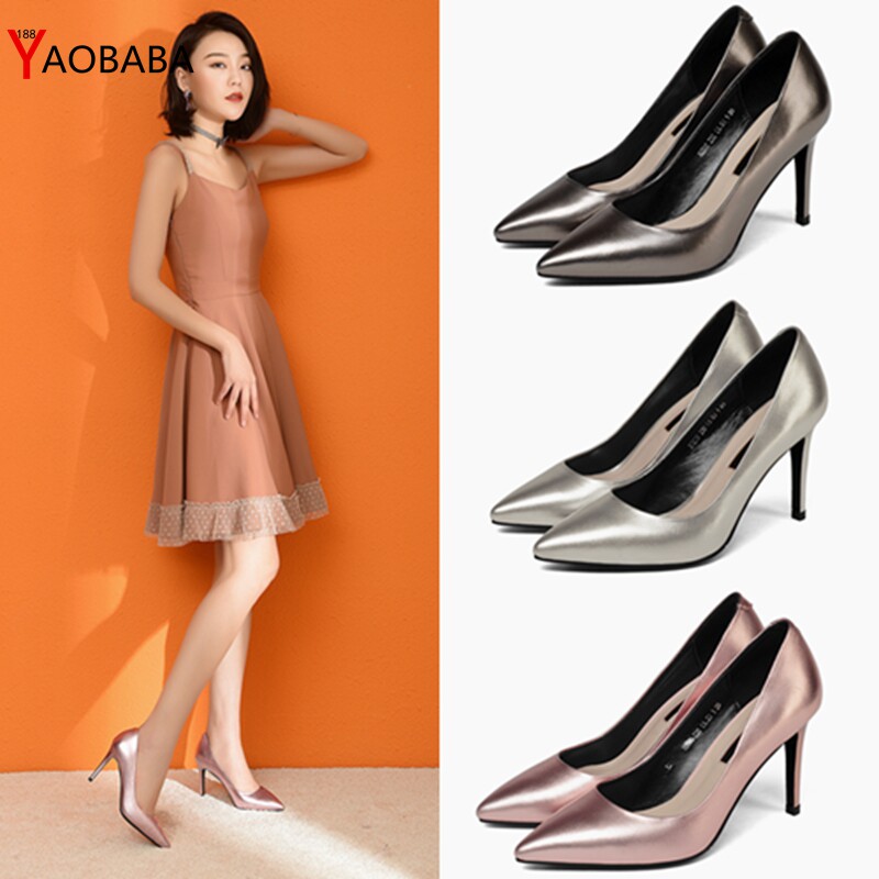 细跟高跟鞋枪色