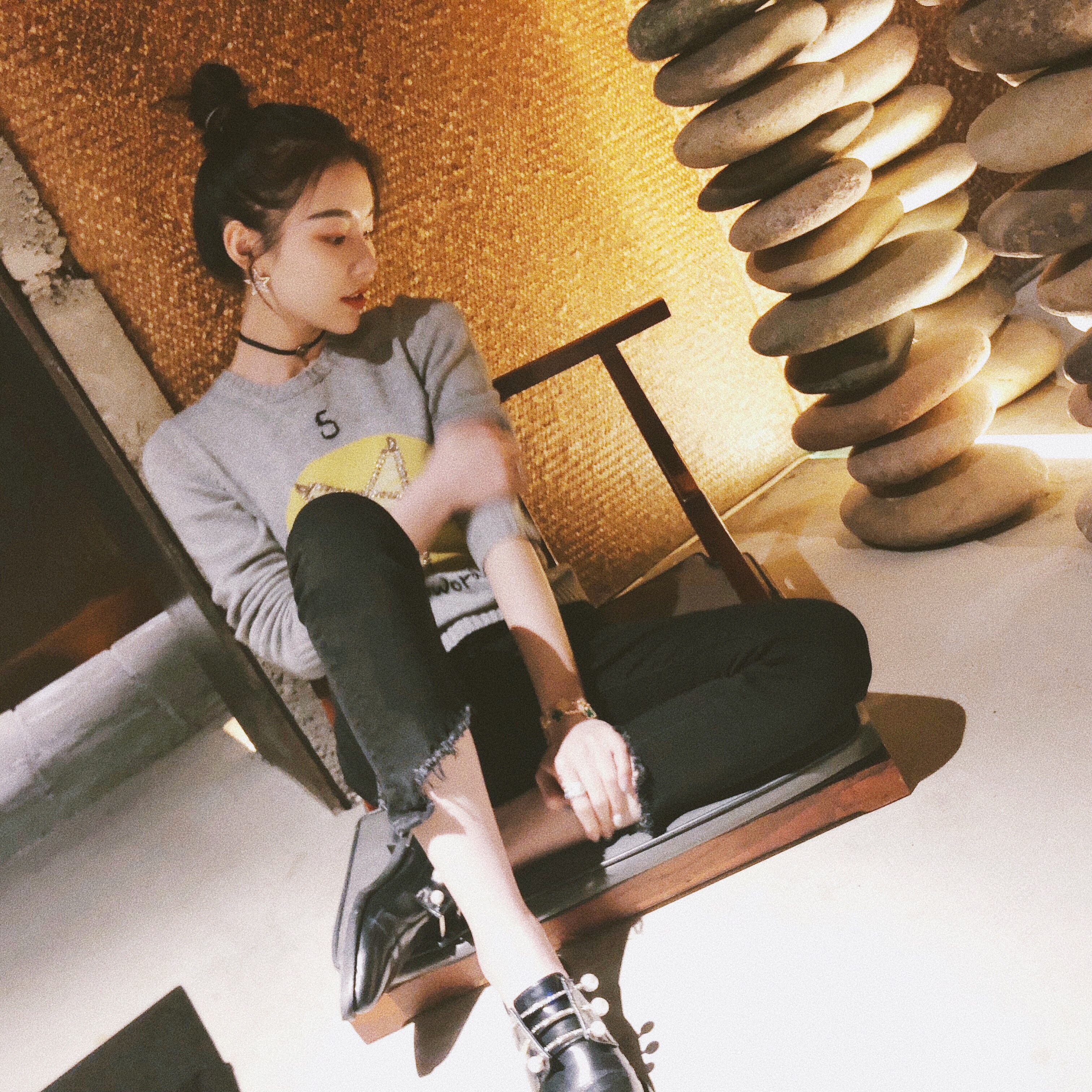 yedizeng2018新 纯黑色高腰无敌显瘦提臀不规则毛边8分小脚牛仔裤