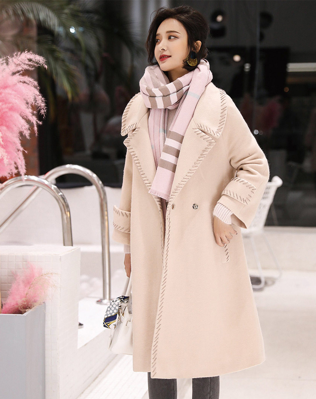 热销杏色毛呢大衣