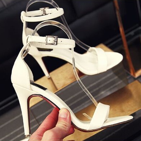 致的一款连衣裙,简直找不到任何词语来形容它