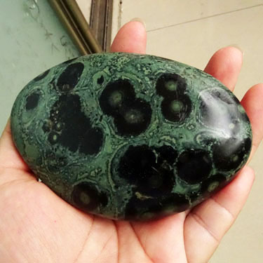 水玉冰魄 天然孔雀眼把玩 绿豹皮原石手把件豹纹石矿标 大号实物