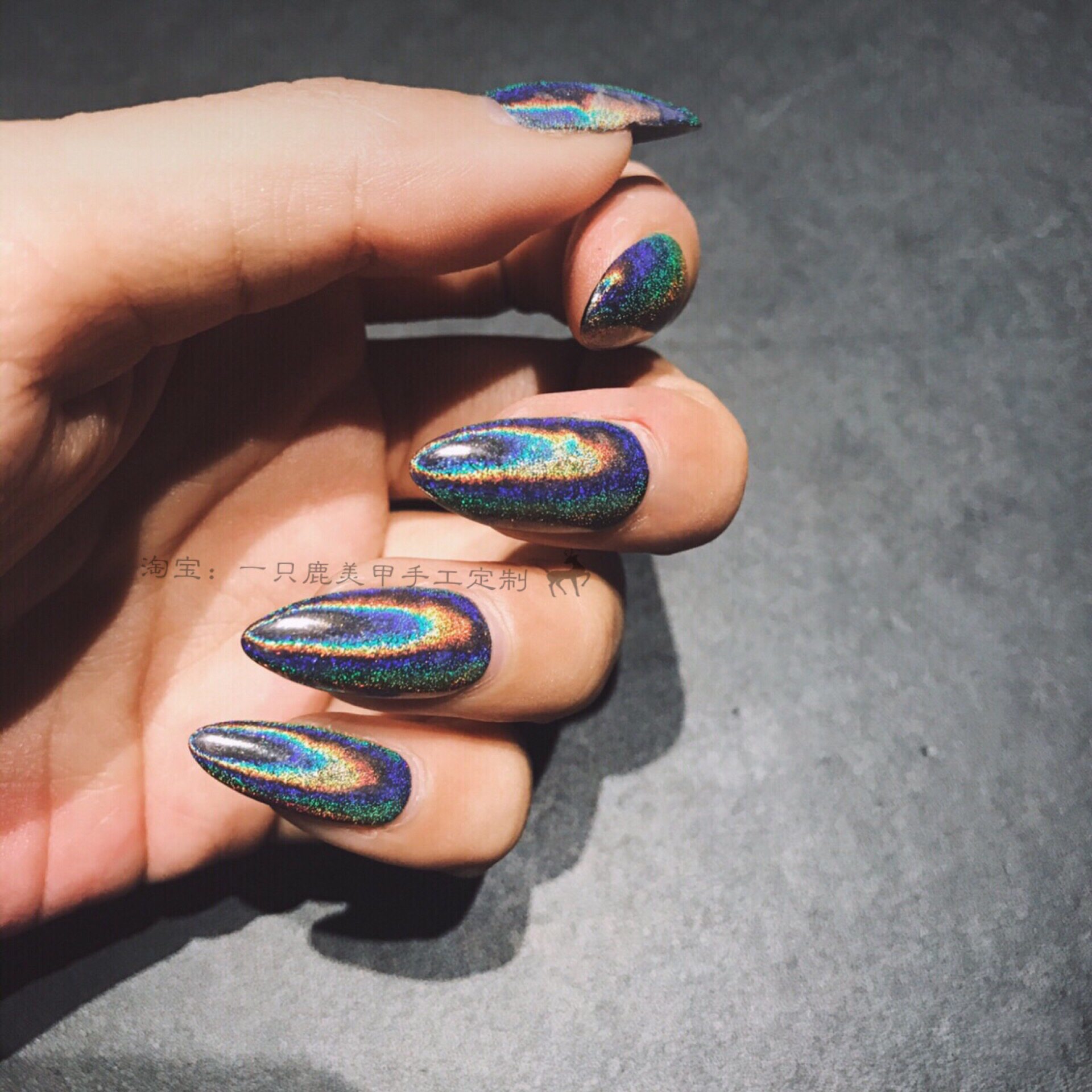 热销美甲成品定制_光疗美甲成品手工定制 幻彩镭射彩虹欧美范尖形长甲