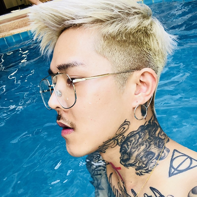 一折阿玛尼镜框_白鹤大人同款眼镜男女款方形个性百搭复古金丝大框