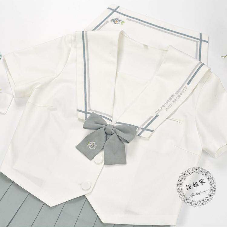 浪漫的法式袖口,给你带来小趣味,精美的刺绣花纹,精美细密,摸起来就