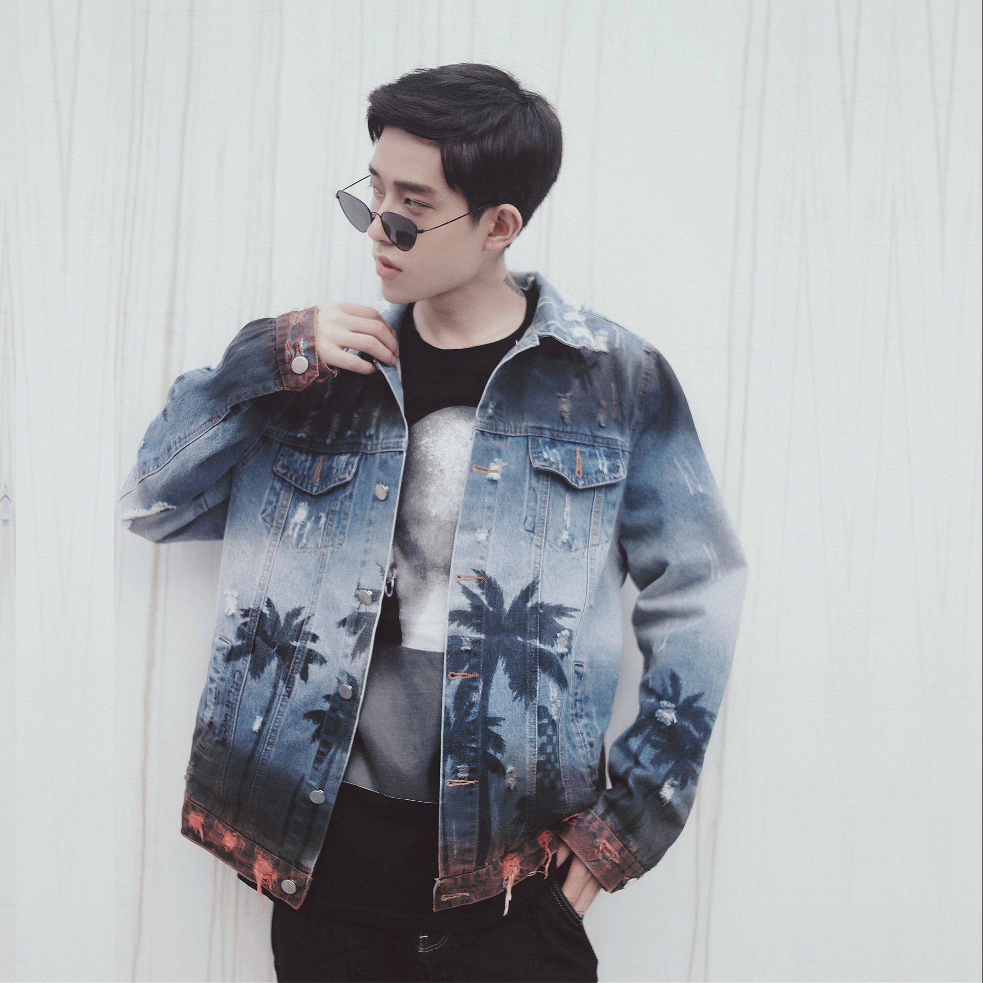 欧美潮牌外套女_欧美街头椰树牛仔夹克外套潮牌破洞印花牛仔衣男女slp