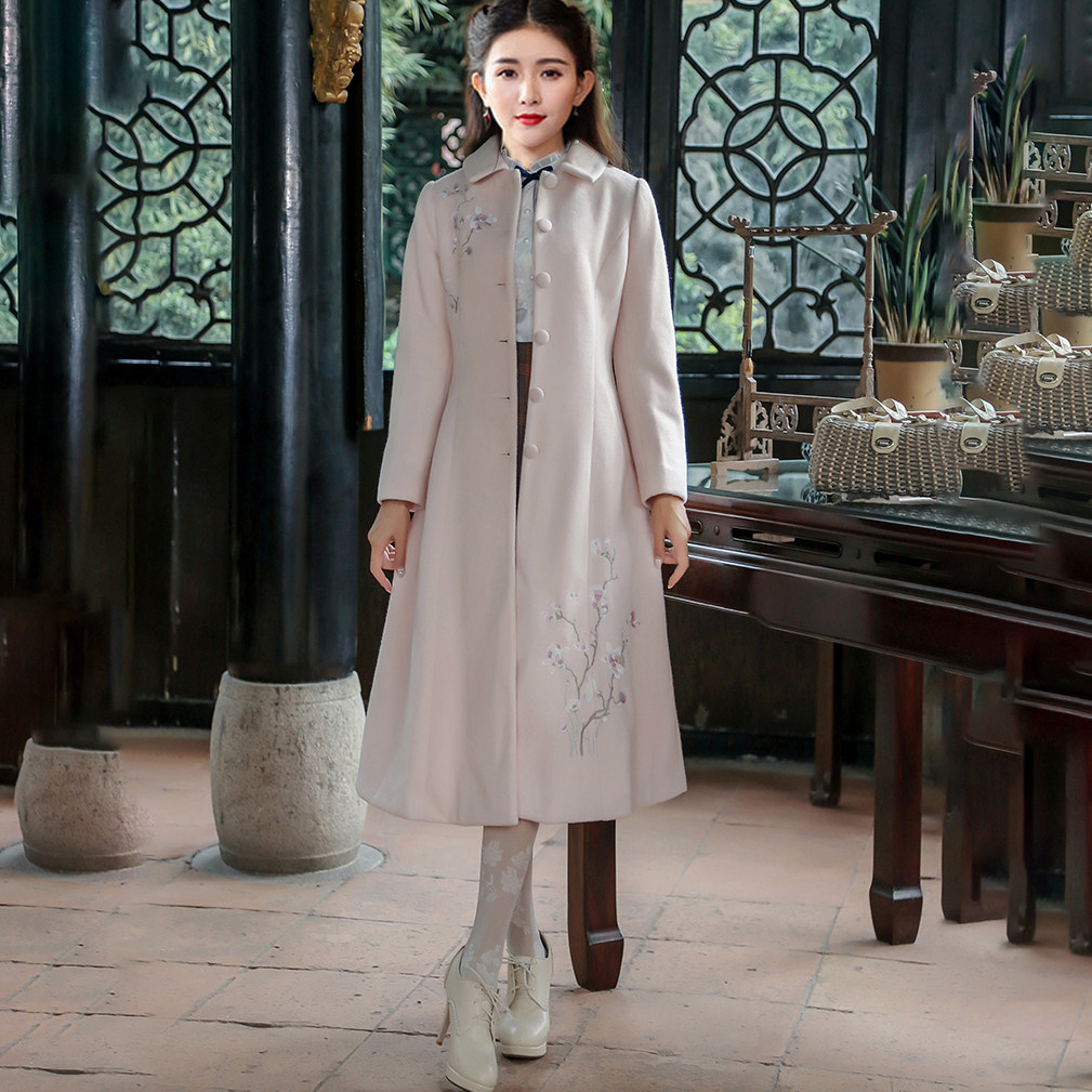 热销复古文艺刺绣大衣_2018秋冬新款文艺复古民国风淑女绣花百搭长款