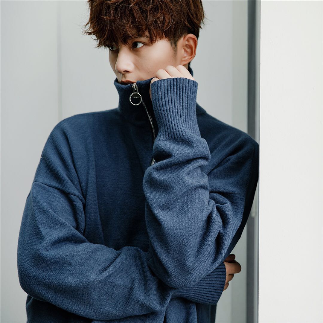 西西里男装 今年很流行的运动风 圆环拉链半高领毛衣